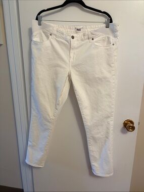 PAIGE Skyline Ankle Peg Skinny Jeans in white size 34